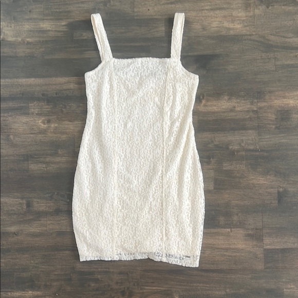 HOLLISTER LACE DRESS - Picture 6 of 6